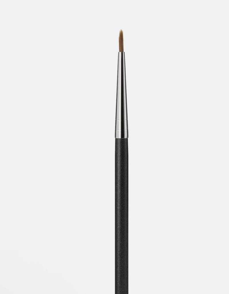 MAC 210 SYNTHETIC PRECISE EYE LINER BRUSH - Image 2